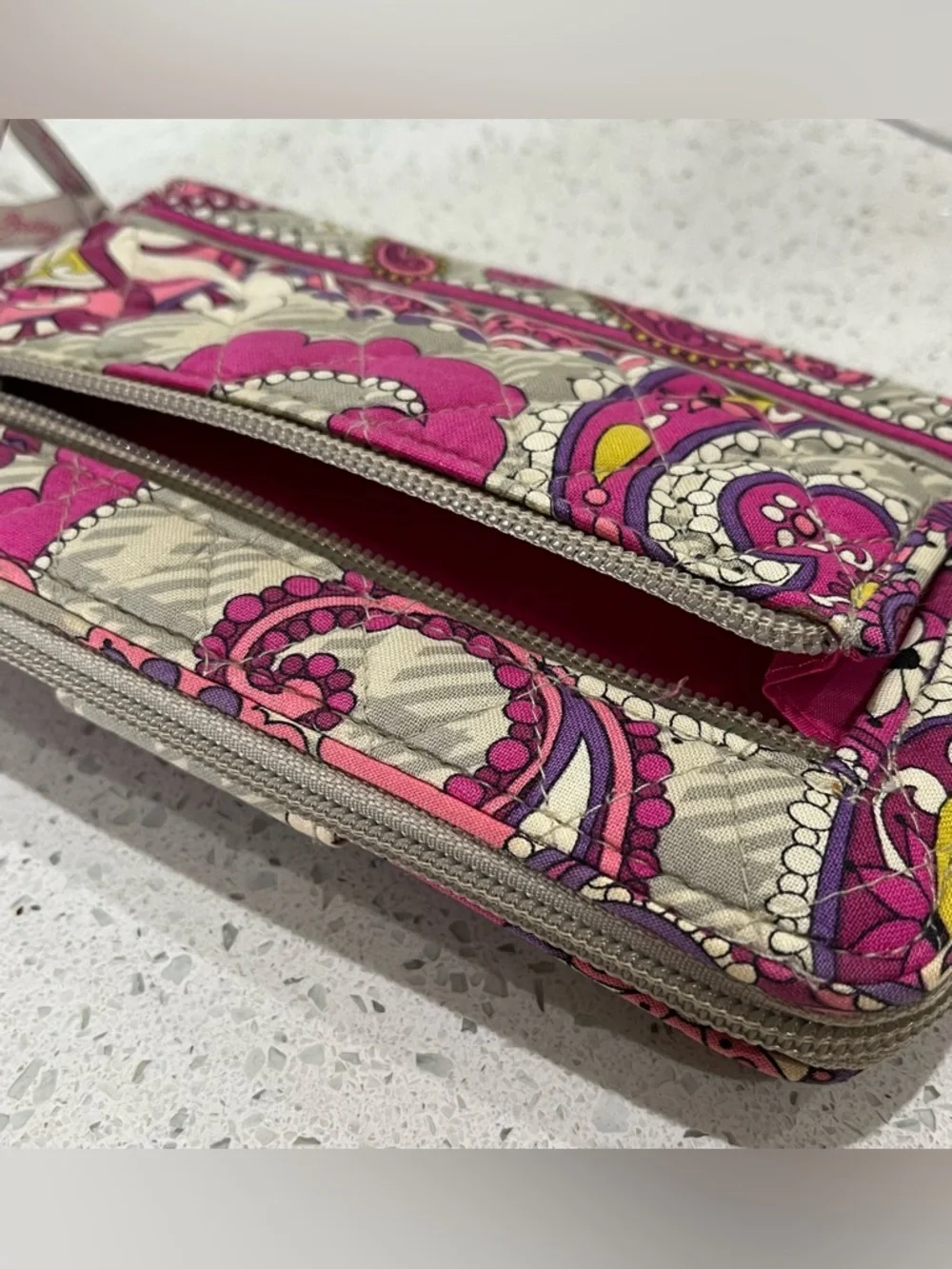 Vera Bradley Very Berry Paisley Double ID Wristlet Wallet Pink Turnlock Zip - Picture 3 of 7